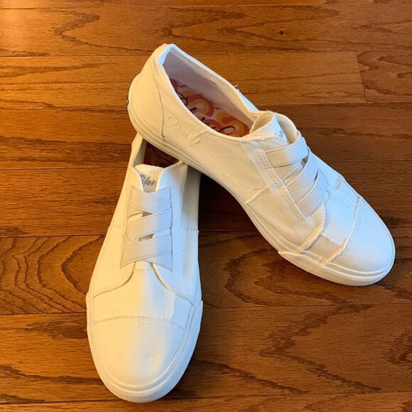 Blowfish Malibu Canvas Size 11 White Slip-on Sneakers.  NWOT - Picture 1 of 10